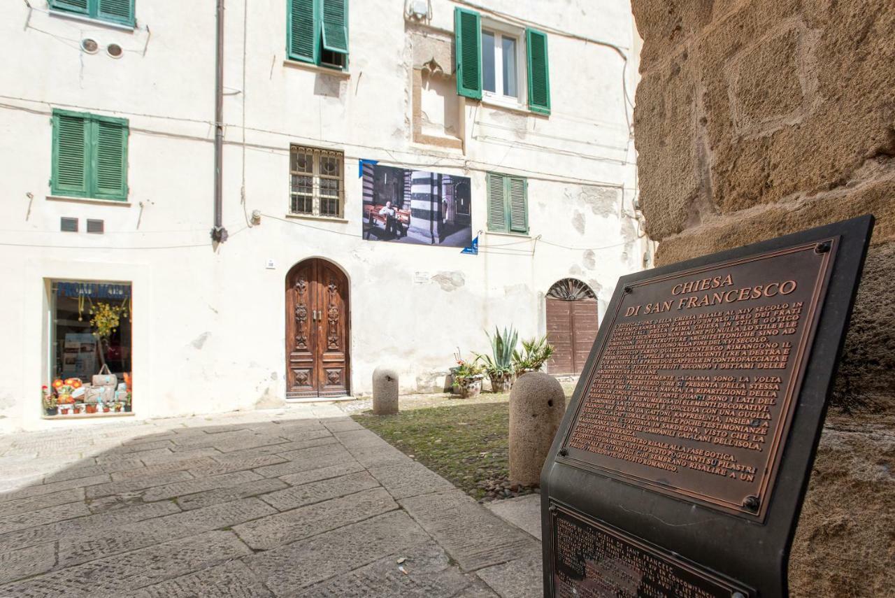 Centro Storico Carlo Alberto Alghero Esterno foto