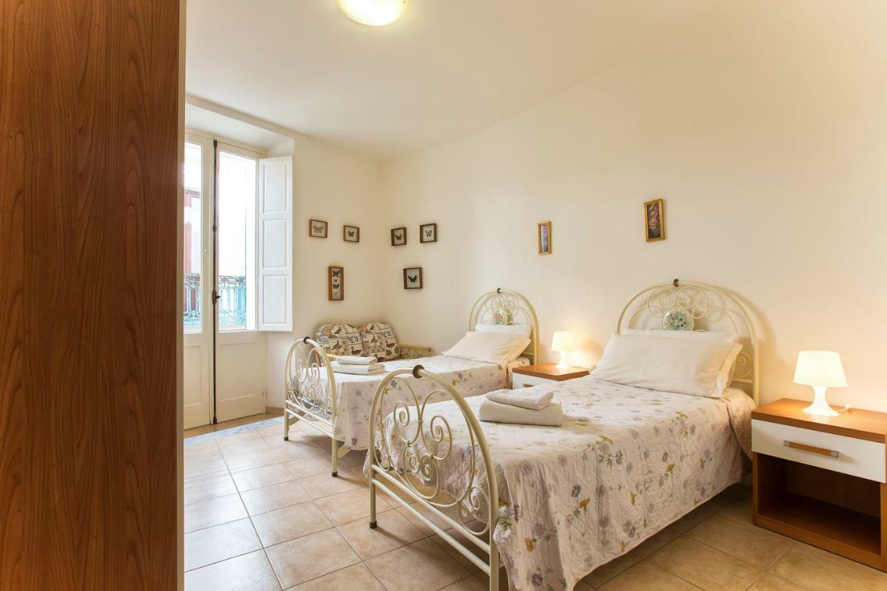 Centro Storico Carlo Alberto Alghero Esterno foto